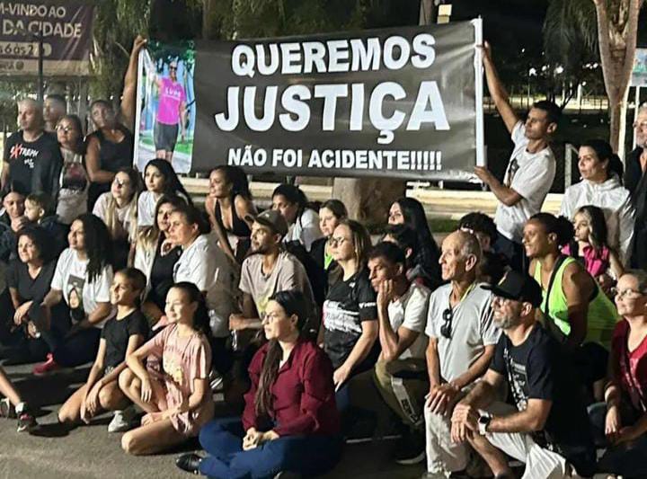  Amigos e familiares pedem Justiça por Cris Moura